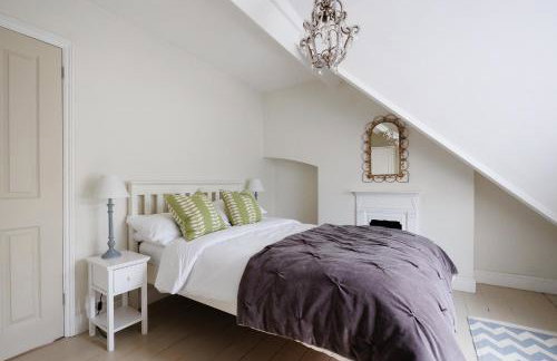 Beautiful house, Cirencester centre, parking - Photo 34