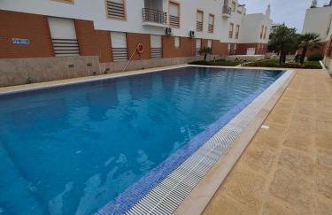Bright Flat w/ Terrace & Pools by HostWise - Foto 24