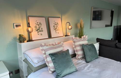 Little Woodlands Chalet with Private Garden & Hot Tub - Foto 47