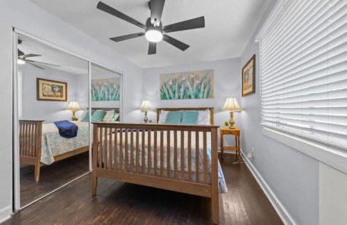 Relaxing Coastal 2BR Near Beach Sleeps 4 - Foto 9