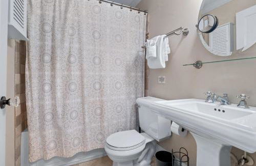 Secret Garden Hideaway l Walk to DNTN l Sleeps 8 - Foto 53