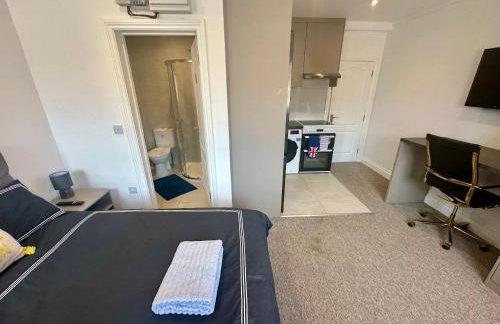 Spectacular Modern, Private Apartment,15 Mins To Central London - Photo 10