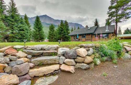 Creekside Silver Gate Getaway with Fireplace! - Foto 25