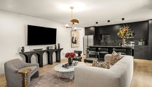 2Linkd Homes | 9BR•All Private Baths | Pool |Gated - Foto 4