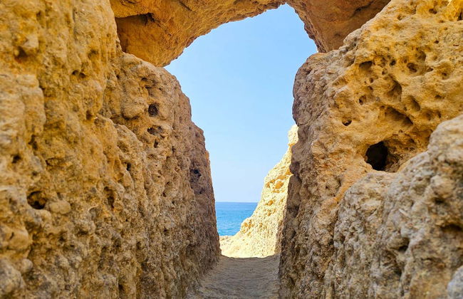 Excursión a las cuevas de Benagil, Algar Seco y la playa de la Marina - Foto 1