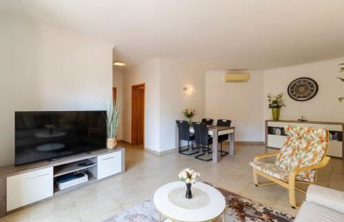 George's Quinta das Palmeiras, a 2 bedroom apartment in luxury complex, walking distance to town - Foto 9