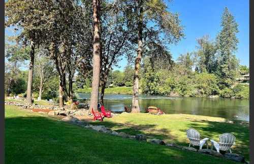 Deluxe Cabin 5 - Rogue River Resort - Foto 18