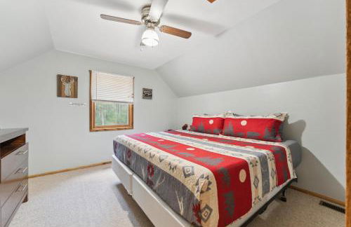 8BR 5BA Huge Dog Friendly Log Cabin near Wisconsin Dells and Lake sleeps 25plus - Foto 50