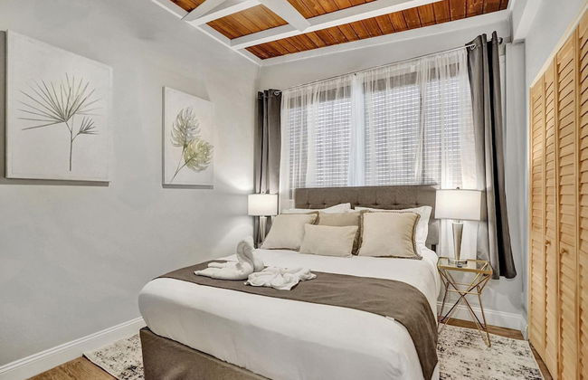 5BR with Heated Pool 5 min to Beach - Photo 3