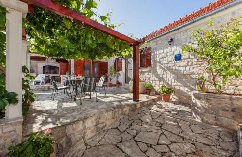 Countryside Family Villa with Private Pool - Photo 18