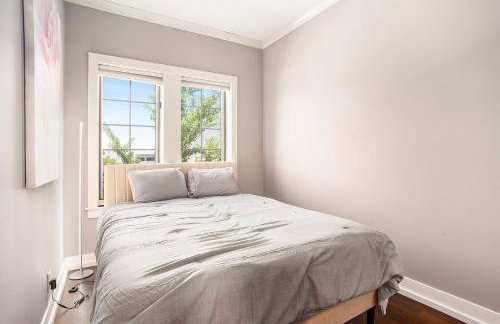 NEW Love Mi Getaway Loft with Deck on Washington Ave 110 - Foto 22