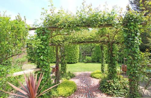 Summer House - Photo 5