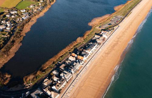 Beachfront Cottage with Sea Views & Coastal Walk - Foto 32