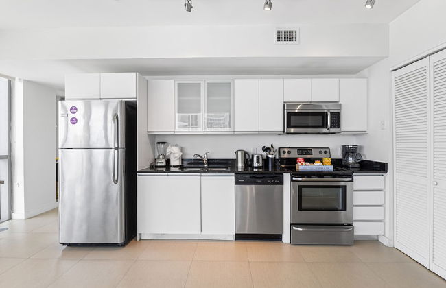 Dharma Home Suites Miami at Monte Carlo - Foto 32