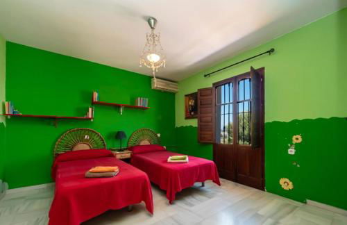 Preciosa villa con gran piscina y fabulosas vistas - Photo 19