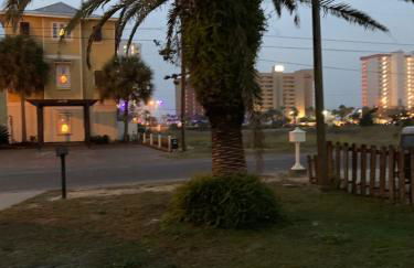 Beautiful House Sleeps 12 - Hot Tub - Breakfast - Walk to Beach - Foto 43