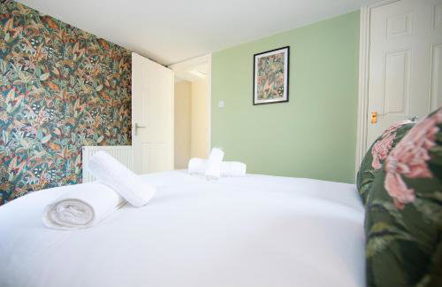 Stylish central location 3 bedroom house - Photo 29