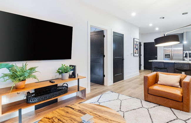 Astra Modern Midtown Retreat With Pool Gym Steps to Dining Broadway - Foto 8