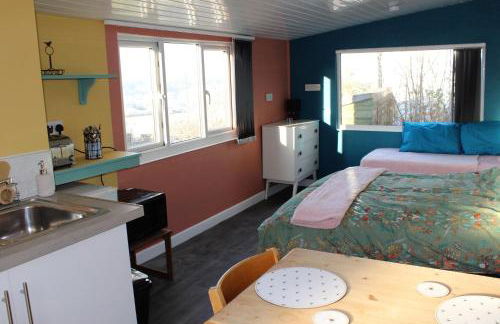 Redwood Lodge, Dee Valley Stays - cosy microlodge with detached private shower & WC - Photo 3