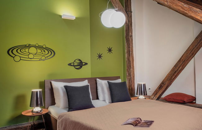 4 Arts Apartments by Adrez Living - Photo 11