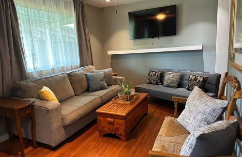 New Leeds listing Near Graces diner and Hudson! - Foto 12