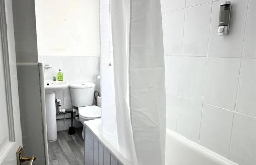 Serviced 4 bed 2 bath Manor Park House - Foto 18