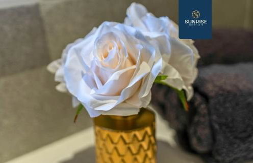 L1 - INVOICE and REDUCED PRICE only via SUNRISE SHORT LETS DUNDEE, Large 4 Bedroom House with 6 Beds and 3 bathrooms, TVs in each room, Free Parking, Fully Equipped, Local Amenities, Easy Ring Road Access, Special Rates and ONLY 9 Mins to STANNERGATE Port - Foto 11