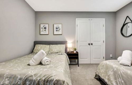 Modern 5BR, Kid-Friendly Home In Poconos with Pool Table - Foto 76