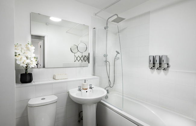 Train Station Serenity - Photo 17