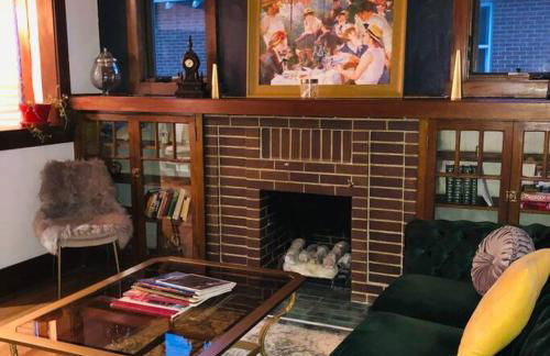 Charming 1920s Retreat Modern Kitchen 5 minutes to Dining and Med District - Foto 17