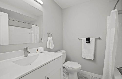 Peaceful & Trendy Unit Near Attractions - Foto 8