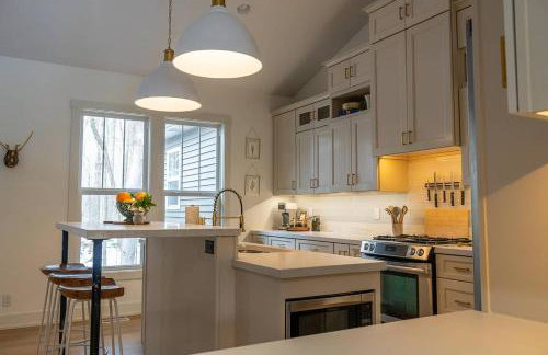 Lake Effect Lodge 3 min from Laketown Beach! - Foto 8