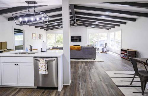 Gorgeous Renovated Home With Large & Private Lot - Foto 8