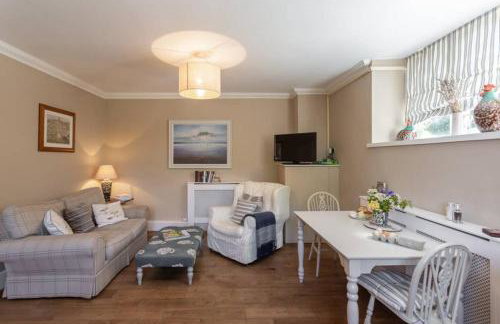 Gardeners Cottage - Photo 3