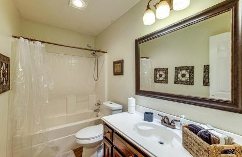 DFW Fun Awaits Family Home in Crowley! - Foto 25