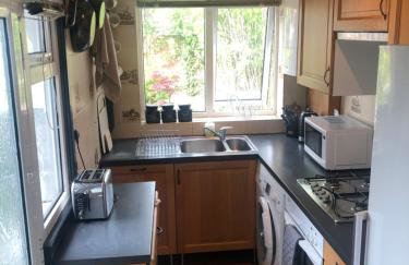 Cosy Rustic 3 bed cottage, great train links - Foto 13