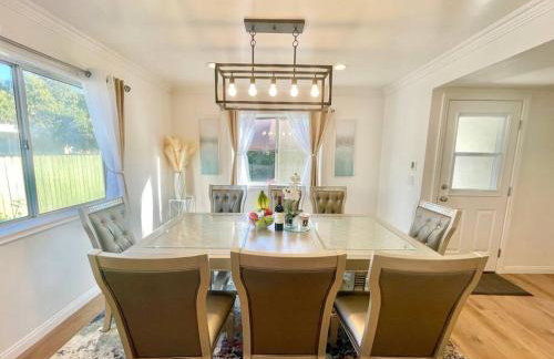 New Charming Spacious Disneyland Pool Home - Photo 64