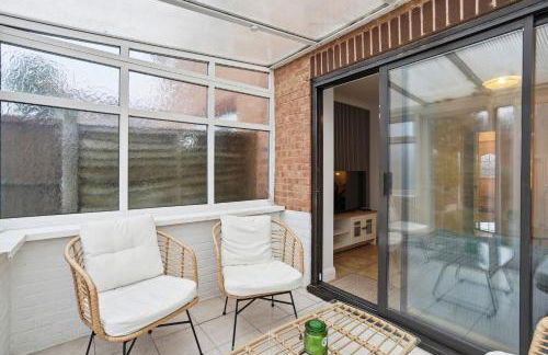 Modern Refurbished 2 Bed House Ideal for Business & Families - Foto 9