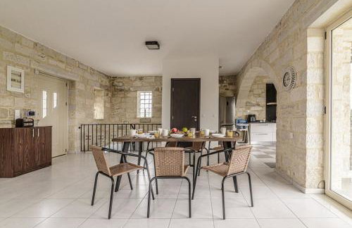 Elysian Stone Villa with Pool & Mountain View - Photo 9