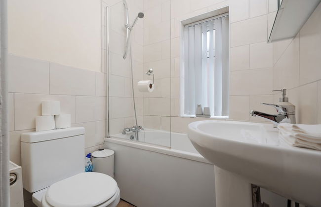 Spacious 4-bedroom Manchester Retreat With Garden - Foto 12