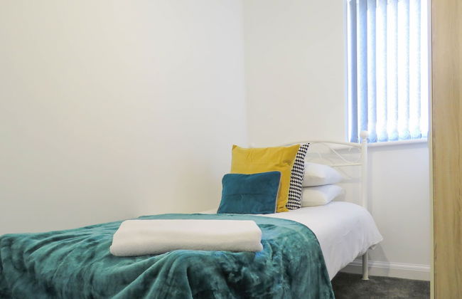 Tudors eSuites Birmingham House with Private Garden Free Parking - Foto 3