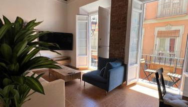 CASA NATY, Espacioso Renovado Apartamento en el Centro de Malaga - Foto 2