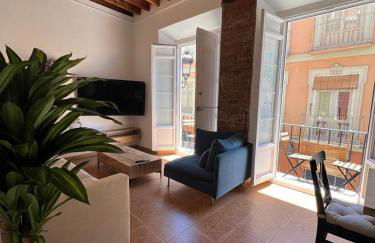CASA NATY, Espacioso Renovado Apartamento en el Centro de Malaga - Photo 2