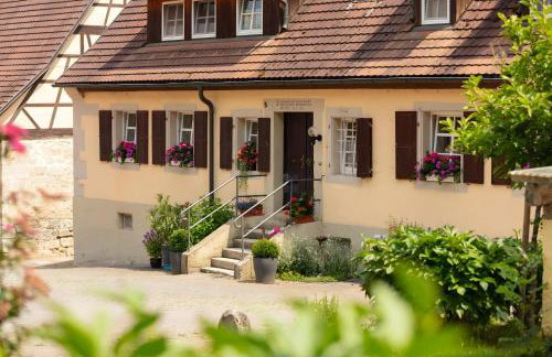 Hof in L i e b e s d o r f - Foto 1