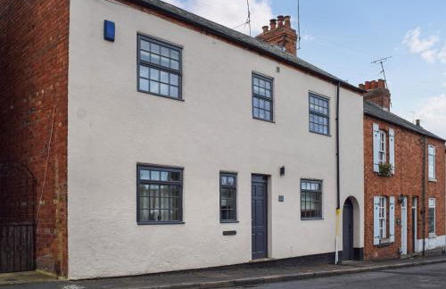 Queens Manor - Photo 3