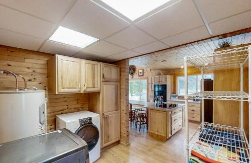 Dock and Lakefront! Family-Friendly Michigan Getaway - Foto 11