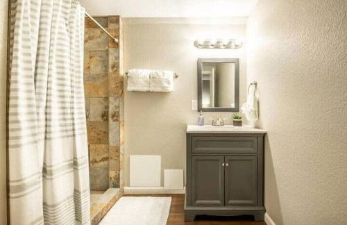 The Pikes Peak Villa -Hot Tub -Mtn Views -Firepit - Foto 28