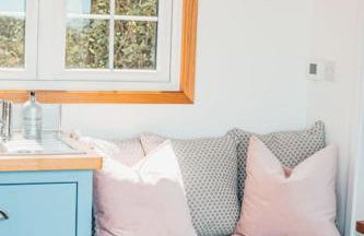 Elmhut Shepherd's Hut with Hot Tub - Foto 3