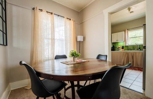 Work Desk- FirePit-Pool-Steps to UofA - Foto 39