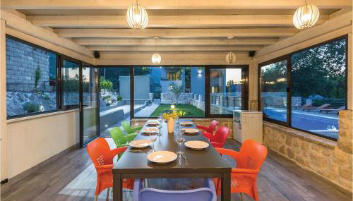 Six-Bedroom Holiday Home In Zagvozd - Foto 3